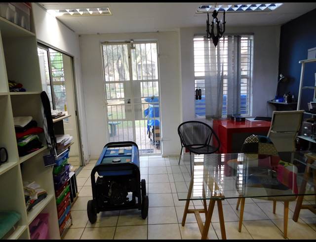 161M² OFFICE FOR SALE IN FERNDALE